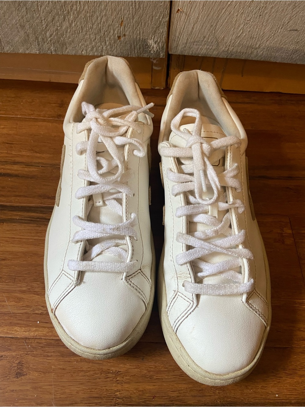 VEJA Classic White Women's Lace-Up Sneakers